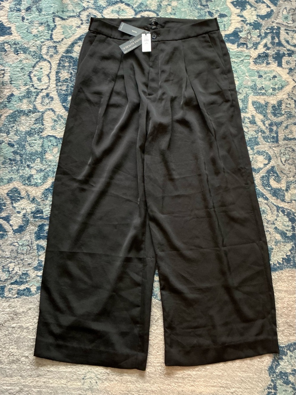Banana Republic Factory black wide leg pants. Size 14 Petite. NWT.